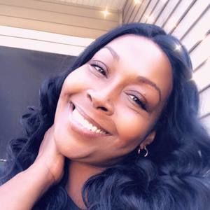 Meet your Posher, Dee-dee